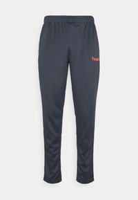 Charcoal sportieve sweatpants gemaakt van lichtgewicht stof. Bevat een elastische tailleband en een oranje logo op de linker dij.