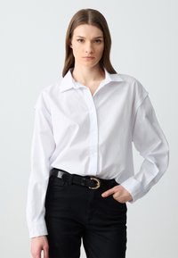 LOOSE FIT COLLAR - Overhemdblouse - white