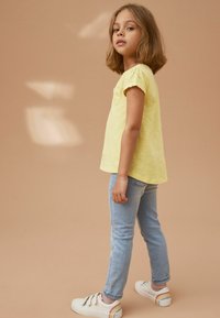 Next DAISY POCKET - Triko s potiskem - yellow