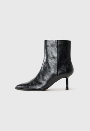 Classic heels - black
