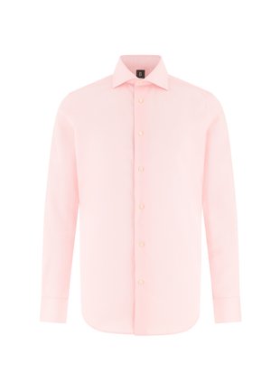 Camisa de vestir para hombre de manga larga de color rosa claro con cierre de botones al frente y cuello puntiagudo sobre un fondo blanco.
