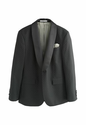 Jachetă de tuxedo cu model negru, cu rever din satin și batista albă pe un fundal alb.