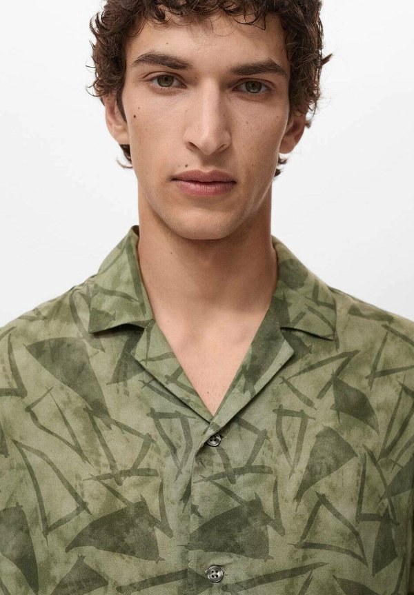 ESTAMPADA CUELLO BOWLING - Shirt - verde oscuro4