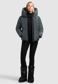 Unselected, foam green