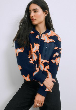 REGULAR FIT - BORG WITH MIX POCKET - Bomberjacke - navy/orange floral