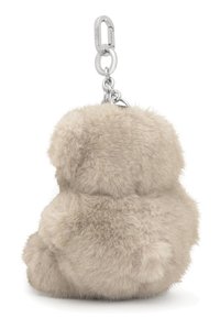 Llavero con forma de oso beige y esponjoso, con un clip de metal plateado en la parte superior para sujetarlo a bolsas o llaves.