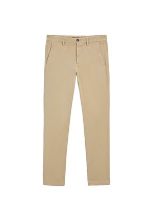 Beige Chinos in schmaler Passform mit Gürtelschlaufen, vorderer Knopfverschluss und seitlichen Taschen, flach auf weißem Hintergrund präsentiert.