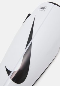 Nike Performance CHARGE UNISEX - Sípcsontvédő - weissschwarz