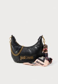 Sac à épaule en cuir noir Just Cavalli avec détail en chaîne dorée et écharpe imprimée attachée présentant des accents du nom de la marque.