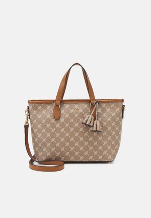 Borsa a tracolla marrone con motivo a fantasia, dettagli in pelle color cuoio, doppi manici e nappina rimovibile. Dotata di tracolla regolabile.