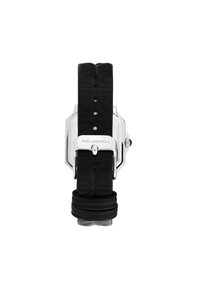 Cinturino in pelle nera con motivo testurizzato, hardware argentato, cassa ottagonale e nome del marchio inciso sulla chiusura.