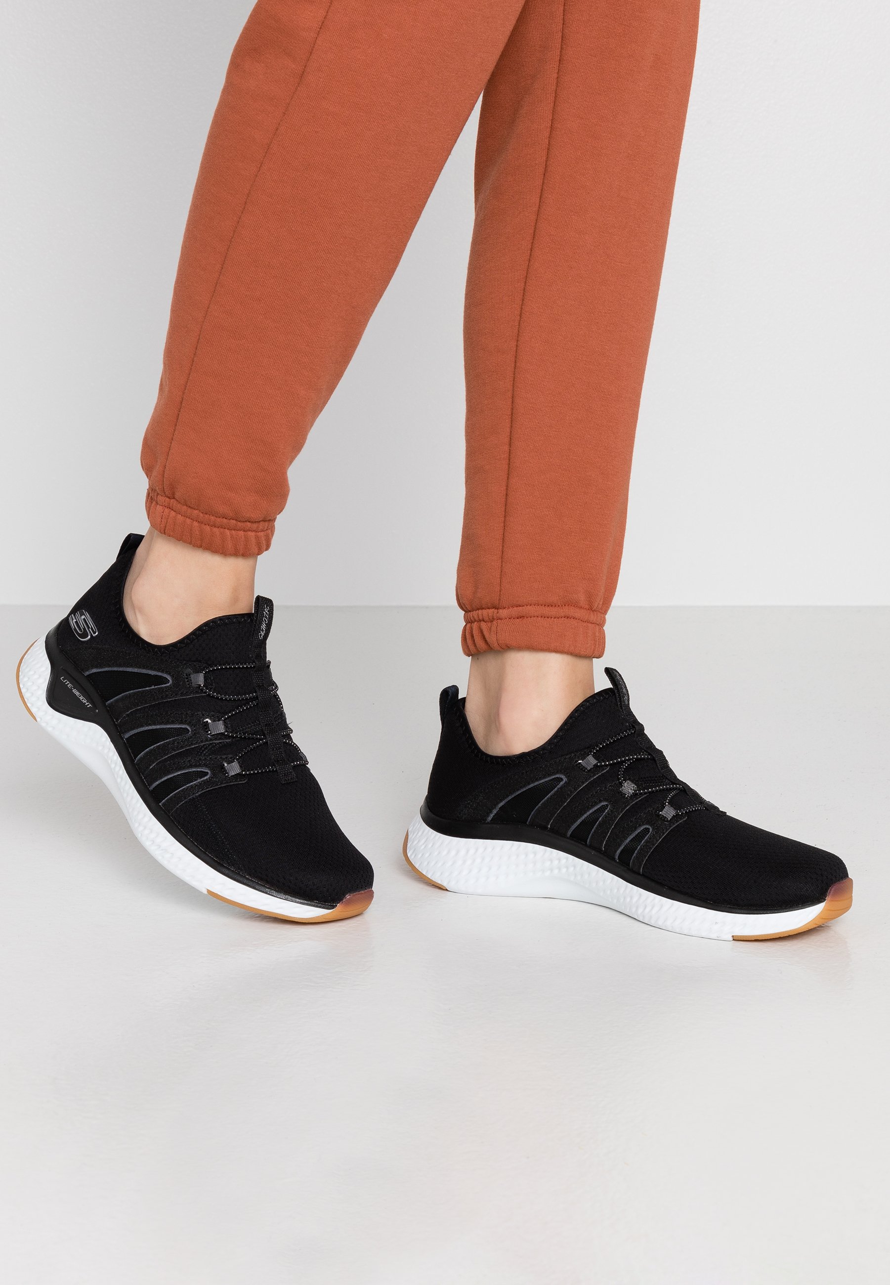Skechers Sport SOLAR FUSE Joggesko blackwhite Zalando.no Skechers Sport SOLAR FUSE Joggesko black Zalando.no