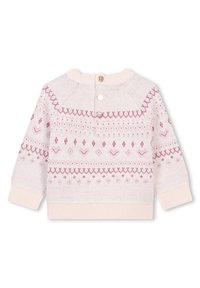 Pull en tricot rose clair avec un motif texturé de cœurs et de diamants en rose plus foncé. Il a un col rond et une fermeture à boutons dans le dos.
