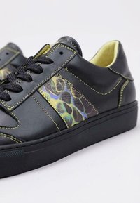 LIMMA TOUCH ME - Trainers - black