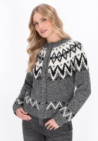 Grau gestrickte Button-up-Strickjacke mit schwarz-weißen geometrischen Mustern an den Schultern und Bündchen. Mit rundem Ausschnitt und geripptem Saum.
