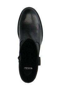 Černá kožená kotníková bota s kulatou špičkou, viditelným prošíváním kolem podrážky a bočním zipem, viděná zhora.