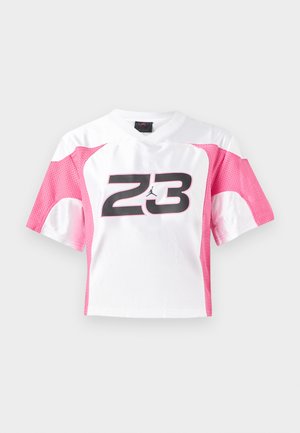 Hvid sportsjersey med korte ærmer med lyserøde mesh-sidestykker og ærmer, med stort sort "23" og en lille Jumpman-logo i midten.