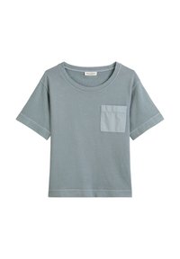 Lichtblauw T-shirt met korte mouwen, gemaakt van een zachte katoenmix. Beschikt over een vierkante zak op de linkerborst en een ronde halslijn.
