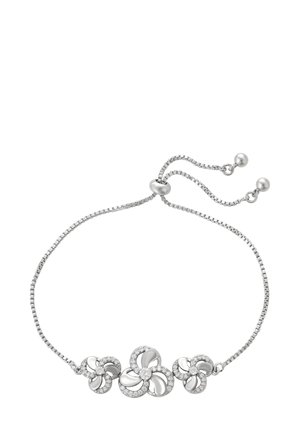 Silver armband med tre blommotiv, var och en med en polerad yta och infattade klara stenar, justerbar kedja med glidknäppt.