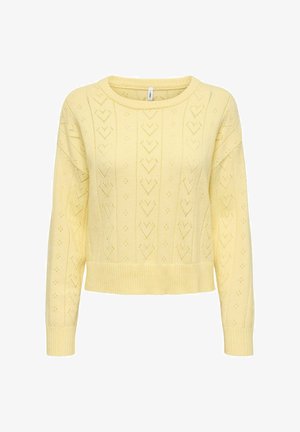 Pull jaune tricoté avec un col rond, présentant un motif en forme de cœur et des poignets et ourlet côtelés. Le tissu semble doux et texturé.