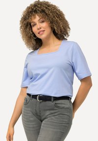 Ulla Popken CARREE-AUSSCHNITT - Jednoduché tričko - classic sky blue