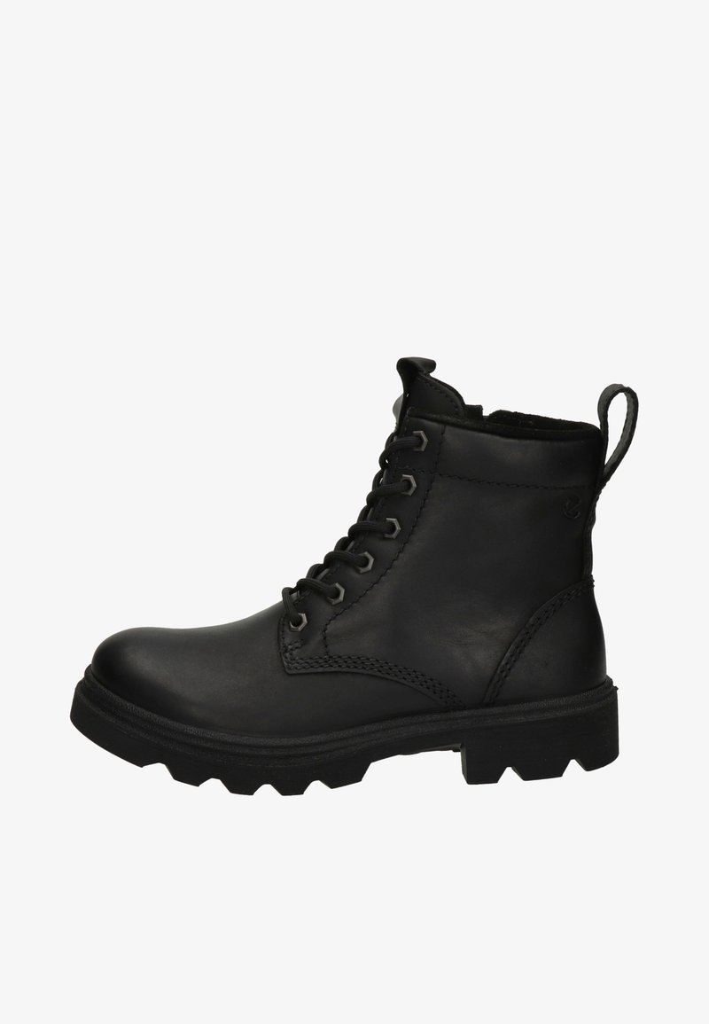 Stivale alla caviglia in pelle nera con punta rotonda, lacci anteriori e suola in gomma resistente. Presenta un tassello per il riporto e dettagli testurizzati ai lati.