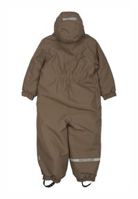 Bruine one-piece outfit van gerecycled stof met capuchon, elastische manchetten en een reflecterende strip met het label "RECYCLED" bij de enkel.