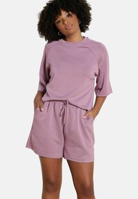 Unselected, pastel lilac