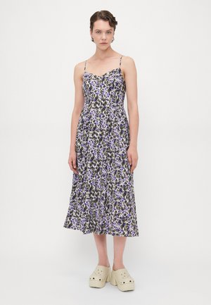 V NECK SHIRRED - Vardagsklänning - purple