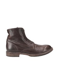Bottines en cuir marron avec un bout rond, comportant cinq œillets pour les lacets, une texture douce et un petit talon en bois empilé.
