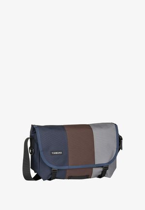 Messenger-Tasche mit navy-, braunen und grauen Paneelen. Hergestellt aus robustem Stoff. Verfügt über einen Klappenverschluss und einen verstellbaren Gurt. Logo angebracht.