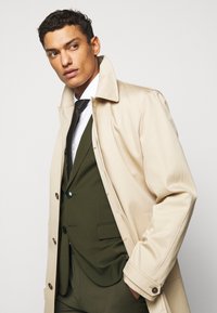 HUGO ARTI HESTEN - Fato - dark green