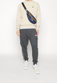 Nike Sportswear Sweatshirt - beige