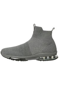 Szare, dziane buty sportowe za kostkę z teksturowanym wzorem, przezroczystą podeszwą z powietrzną amortyzacją oraz uchwytami na pięcie ułatwiającymi zakładanie.