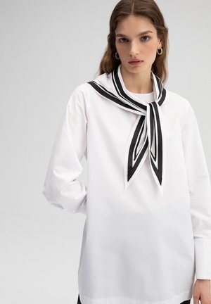 Touché Privé COLLAR DETAILED - Bluza - white