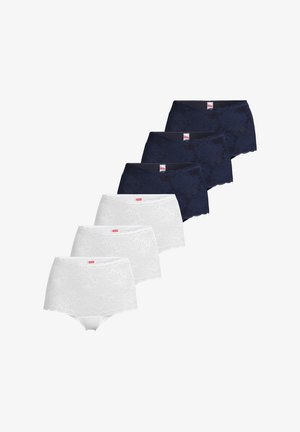 Drie witte en drie marineblauwe damesonderbroeken met hoge taille en bloemenkant, gerangschikt in twee diagonale rijen op een witte achtergrond.