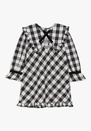 Robe à manches longues en vichy noir et blanc avec col volanté et ourlet, patte de boutonnage, nœud en velours noir et poignets de manches.