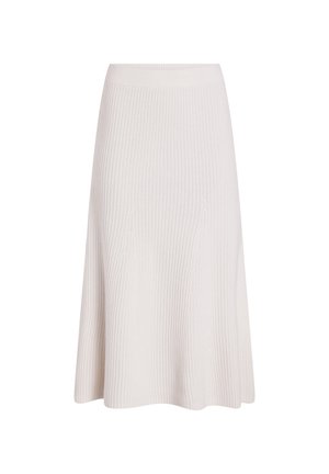 Strikket A-linje skjørt, myk hvit stoff, ribbet tekstur, midt på leggen lengde, elastisk midjebånd, flytende design med subtile draperinger.