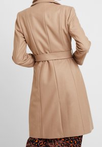 Ted Baker Mantel - camel