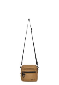 Braune Leinencrossbody-Tasche mit schwarzen Akzenten, verstellbarem Gurt, zwei Reißverschlussfächern und gesticktem Logo auf der Vorderseite.