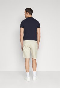 Tommy Hilfiger HARLEM - Rövidnadrágok - bleached stone