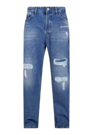 Hellblaue Denim-Jeans mit lockerer Passform, die abgeriebene Risse, ausgefranste Kanten und ein kleines grafisches Detail in der Nähe des Bundes aufweisen.