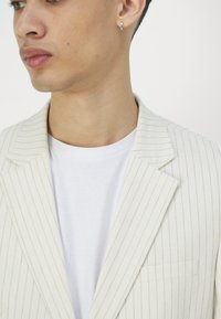 Jack & Jones PREMIUM JPRRIVIERA - Costum - cloud dancer