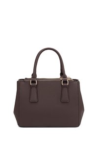 Borsa a mano in pelle marrone con texture, dotata di due manici corti, chiusura con zip e dettagli in metallo dorato. Forma rettangolare con design strutturato.