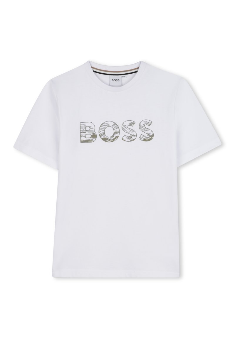 Balta medvilnės marškinėliai su dideliu struktūruotu žaliu "BOSS" logotipu, trumpomis rankovėmis ir apvali apykakle.