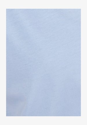 Tessuto blu chiaro con una texture liscia e un fine motivo rigato, adatto per l'abbigliamento casual. Materiale morbido e leggero.