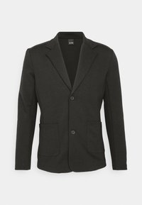 Sort blazer lavet af blødt stof med en klapkrave, enkelt knaplukning og to forlommer. Glat tekstur, struktureret form.