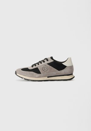- Sneakersy niskie