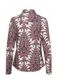 Langarmshirt met een bloemen-paisleypatroon in rood, bruin en zwart op een crèmekleurige achtergrond; ontwerp met kraag en een gebogen zoom.