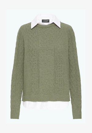 Grøn strikket sweater med et struktureret mønster, der har en rund halsudskæring og lange ærmer, lagd over en hvid skjorte med krave.